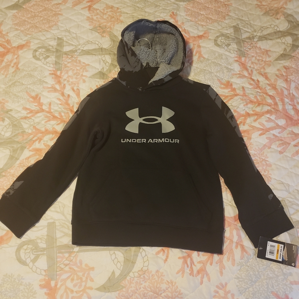 Under armor boys sweater with hoodie small